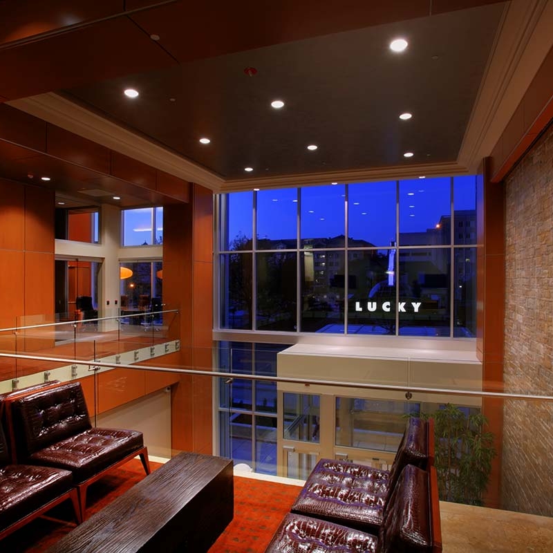 Lucky Apartments Brownhouse