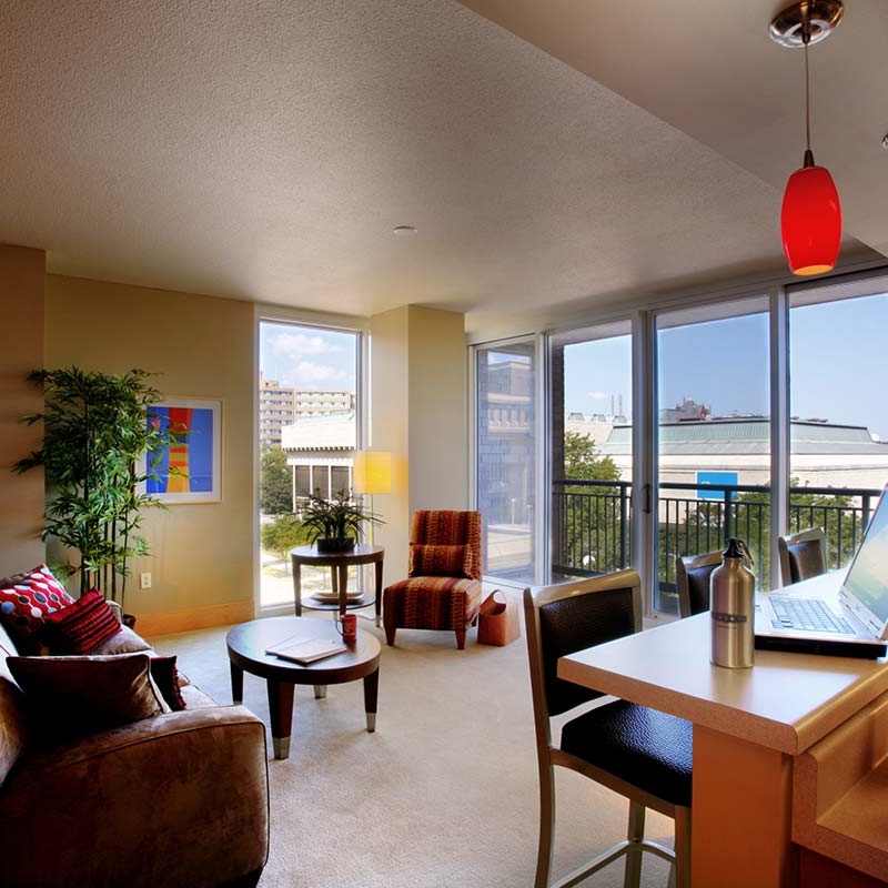 Lucky Apartments Brownhouse