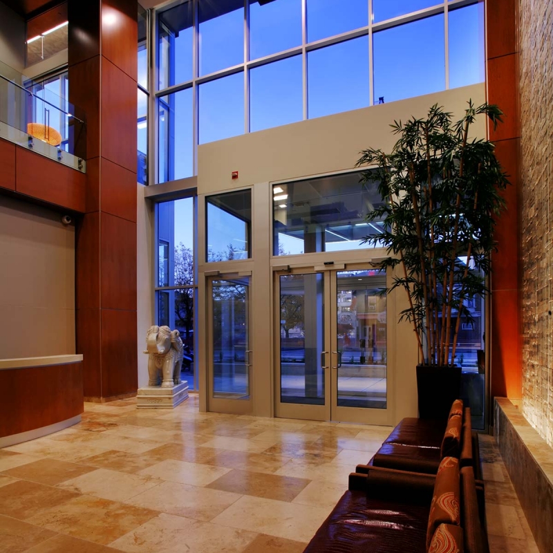 Lucky Apartments Brownhouse