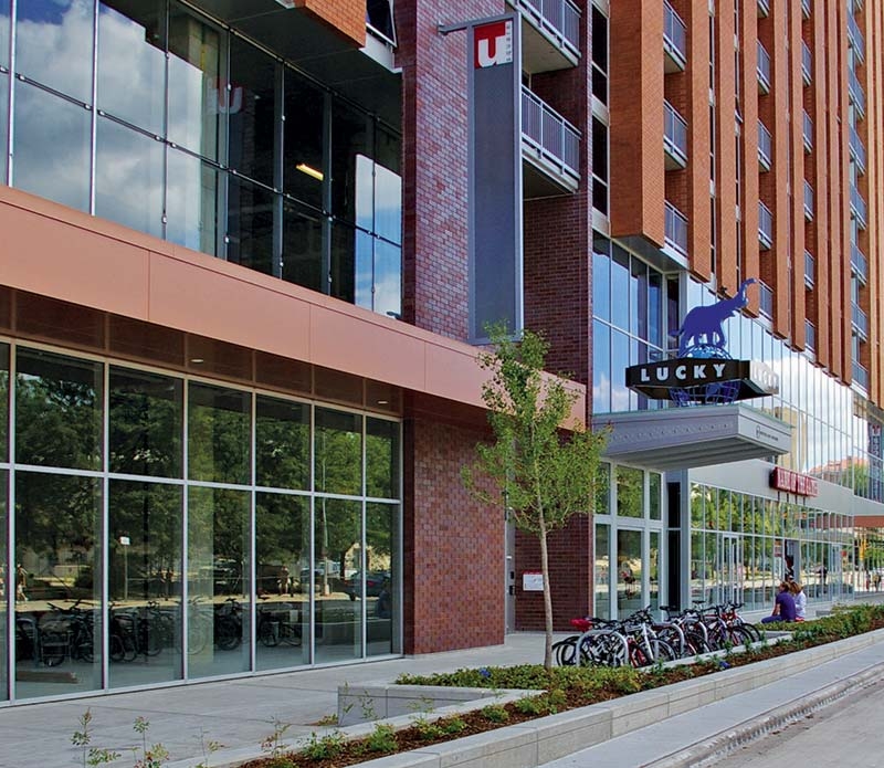 Lucky Apartments Brownhouse